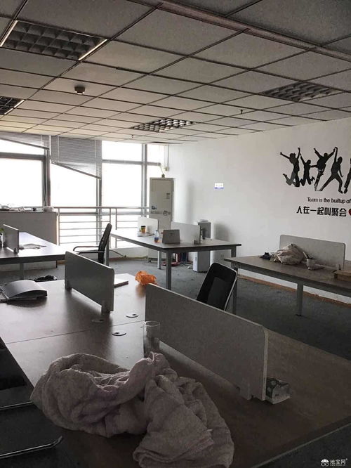 南昌老福山地鐵口，華龍國際大廈精裝辦公空間出租，配備齊全家具，專業(yè)管理